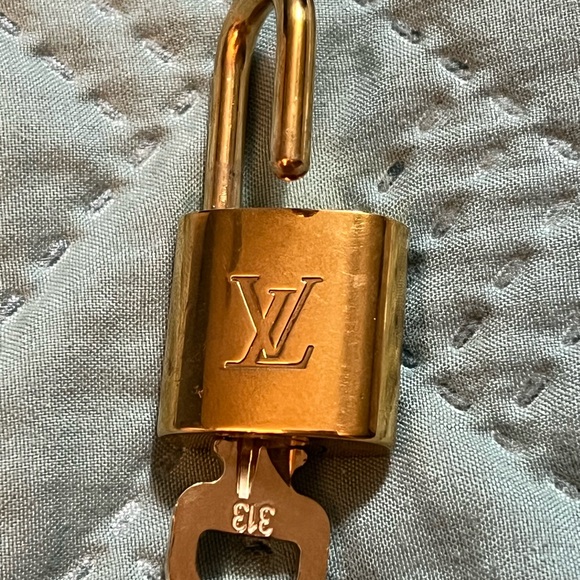 LV lock & key #313 - Picture 5 of 5